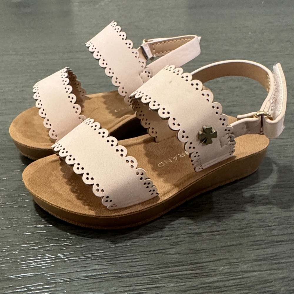 Lucky Brand Girls Pale Pink Scalloped Strap Sandals
